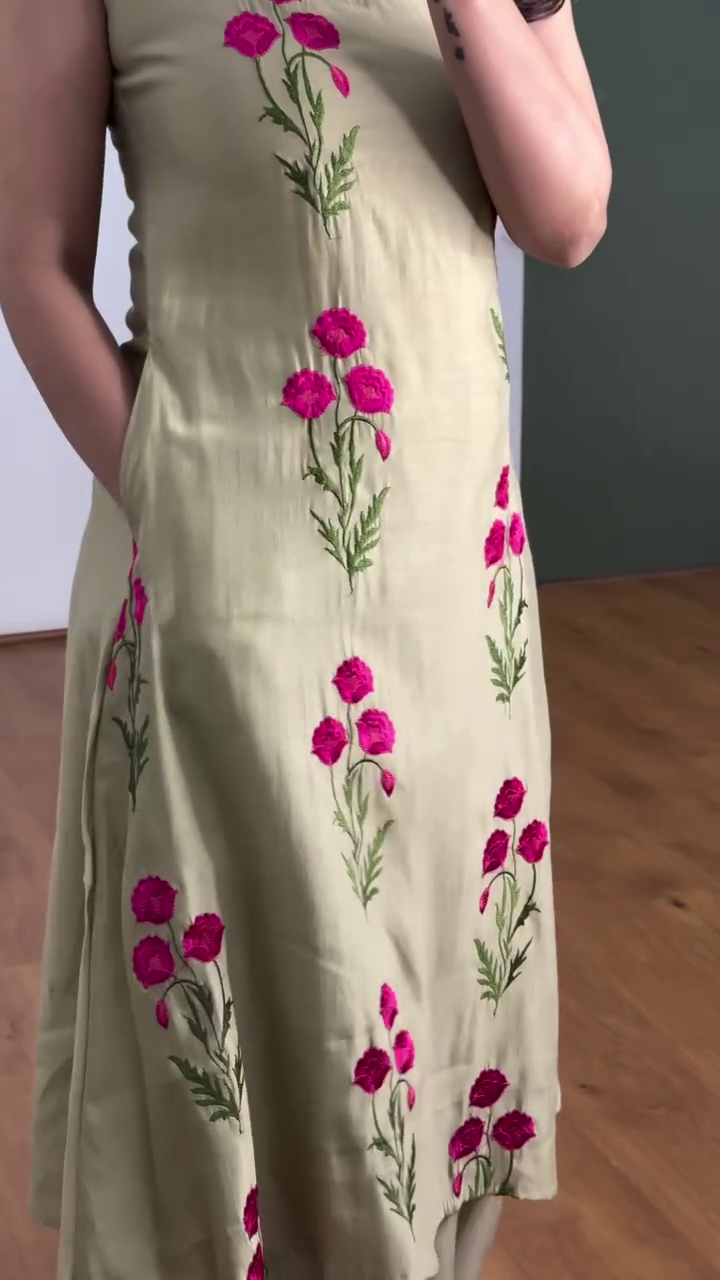 Floral Charm Embroidered Kurta β Grace in Bloom πΈ - Image 7
