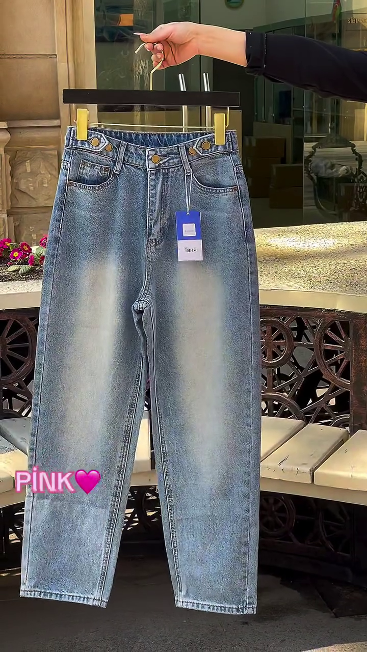 Trendy Pink Layered Shirt Set with Jeans - Image 3